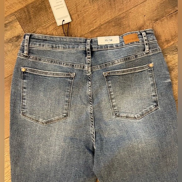 NWT! Judy Blue High Waist Relaxed Fit Skinny Jean. Size 15/32. - Picture 9 of 14